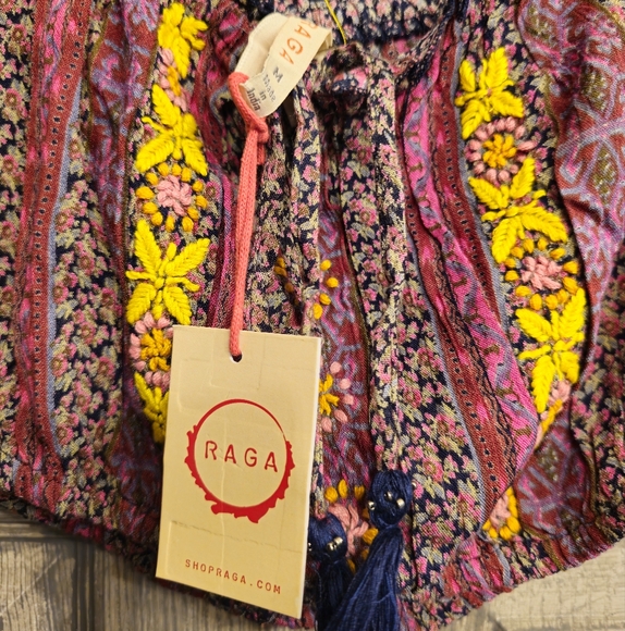 Medium Raga Crop Top with Embroidery - Picture 2 of 3